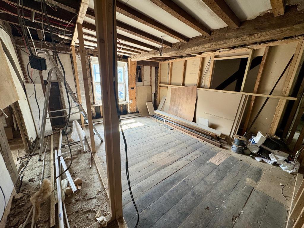 Lot: 84 - PERIOD FREE HOUSE PUBLIC HOUSE WITH FIRST FLOOR WITH POTENTIAL - First floor room 2